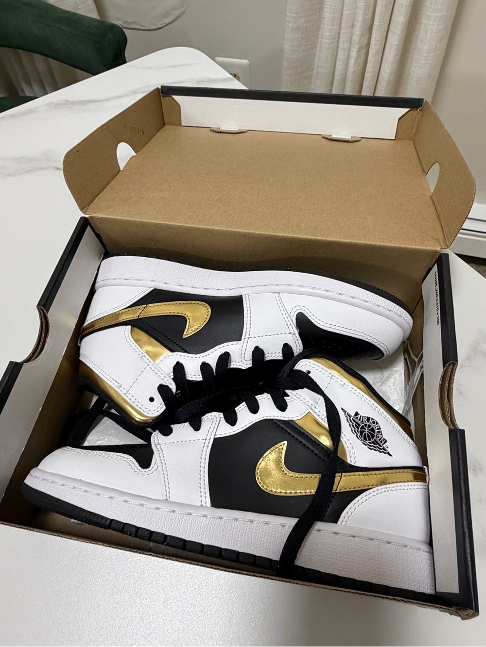 Air Jordan 1 Mid "White Gold"